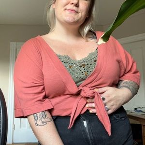 V-neck shirt with tie front